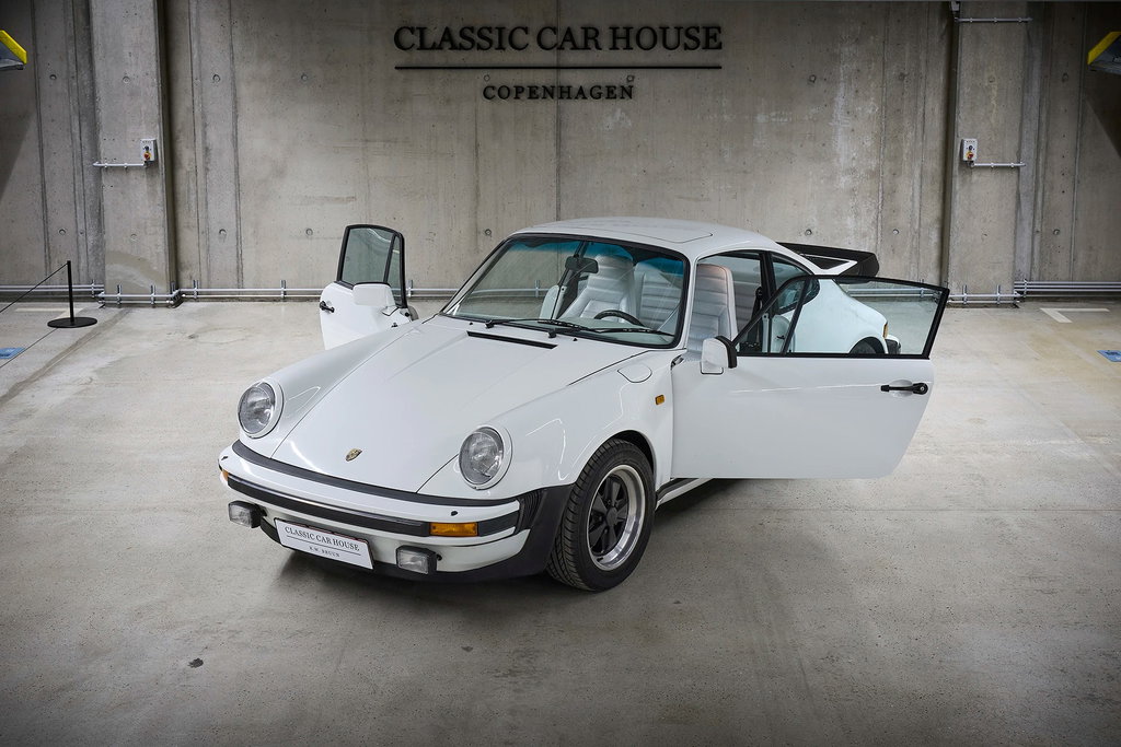 Porsche 911 Turbo 3.3 (US)