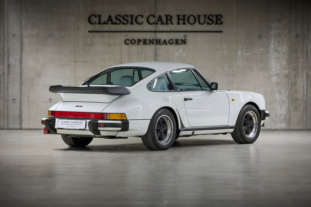 Porsche 911 Turbo 3.3 (US)