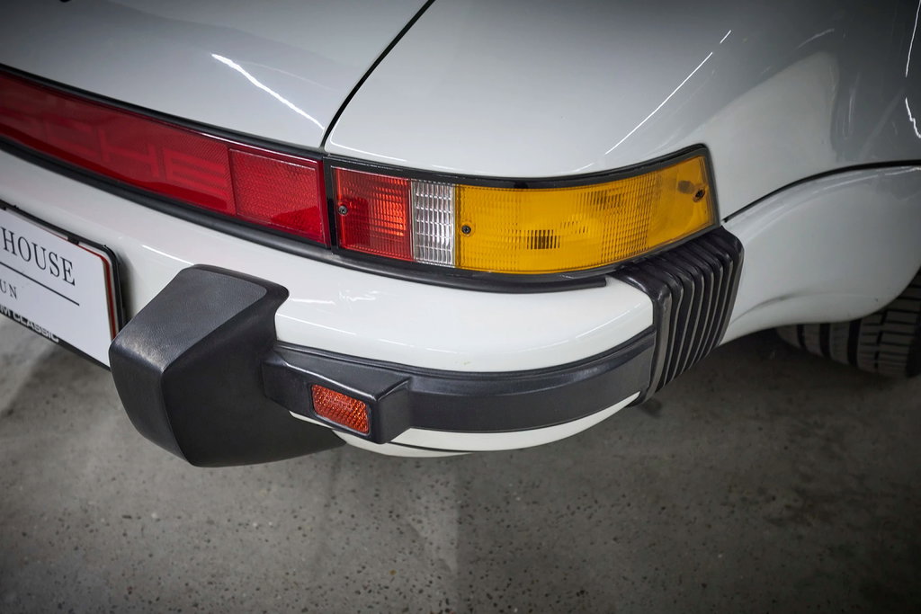 Porsche 911 Turbo 3.3 (US)
