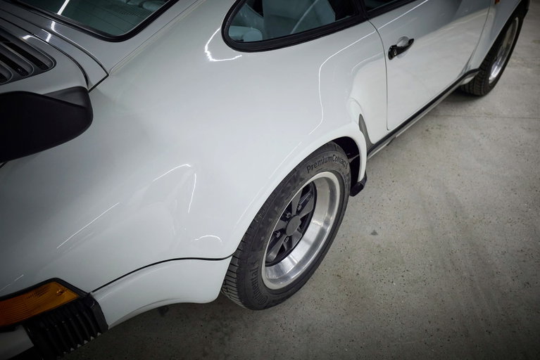Porsche 911 Turbo 3.3 (US)