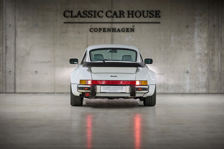 Porsche 911 Turbo 3.3 (US)