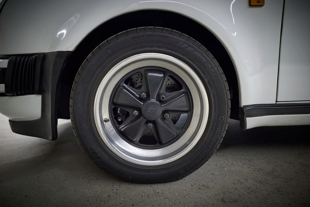 Porsche 911 Turbo 3.3 (US)