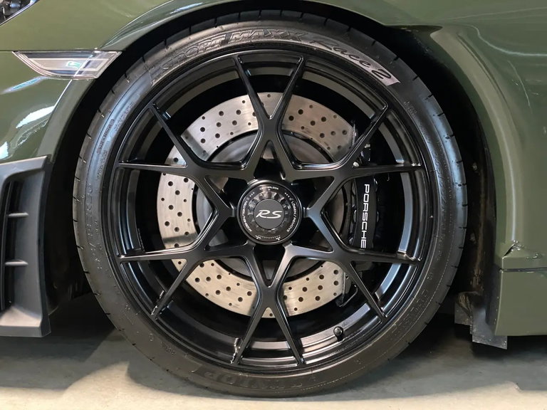 Porsche 718 Cayman GT4 RS
