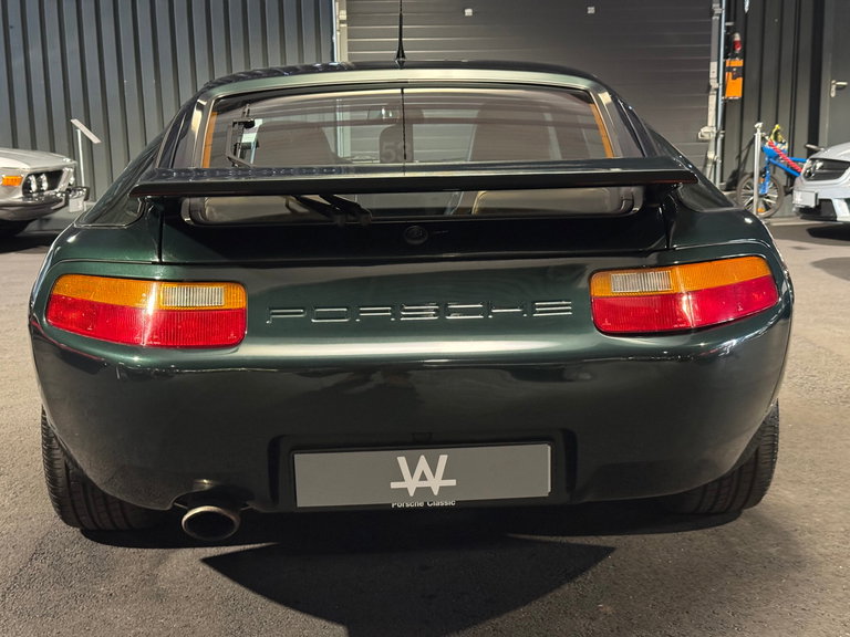 Porsche 928 S4