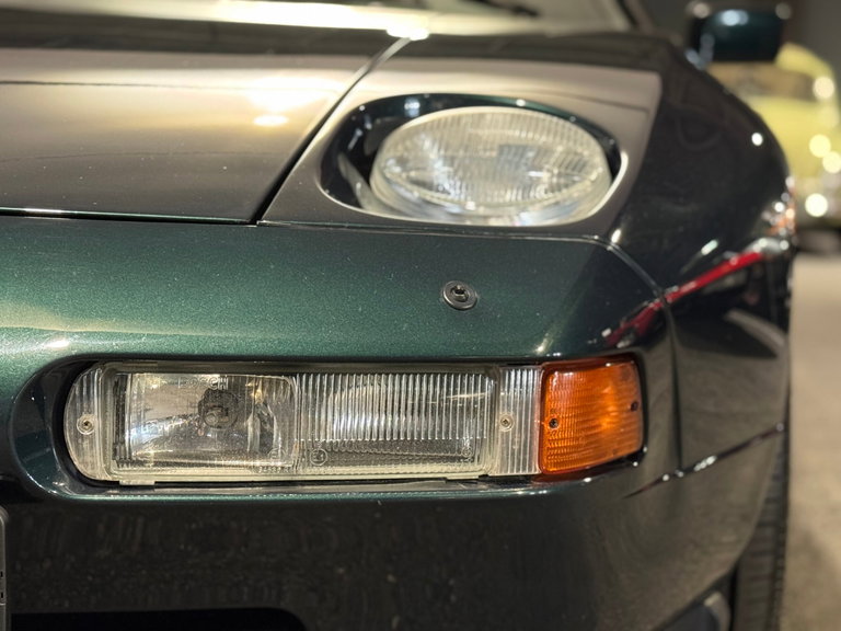 Porsche 928 S4