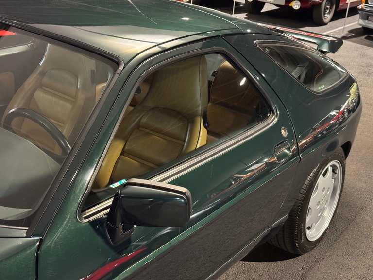 Porsche 928 S4