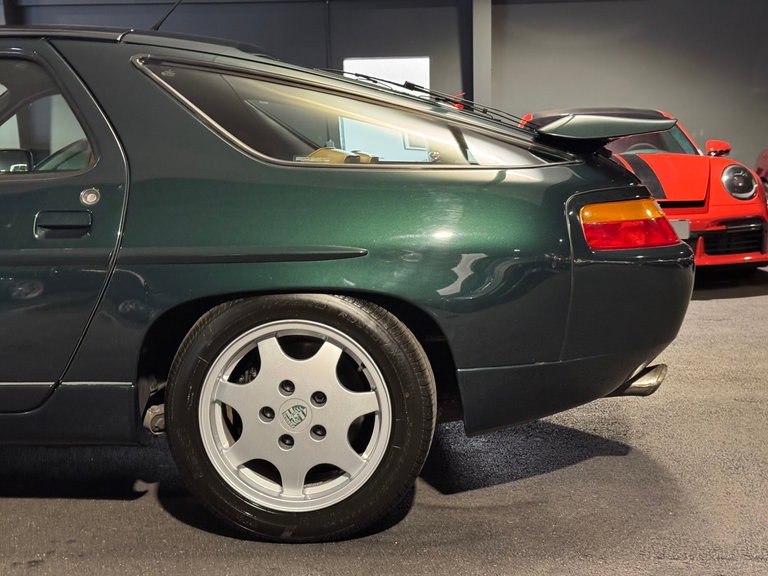 Porsche 928 S4