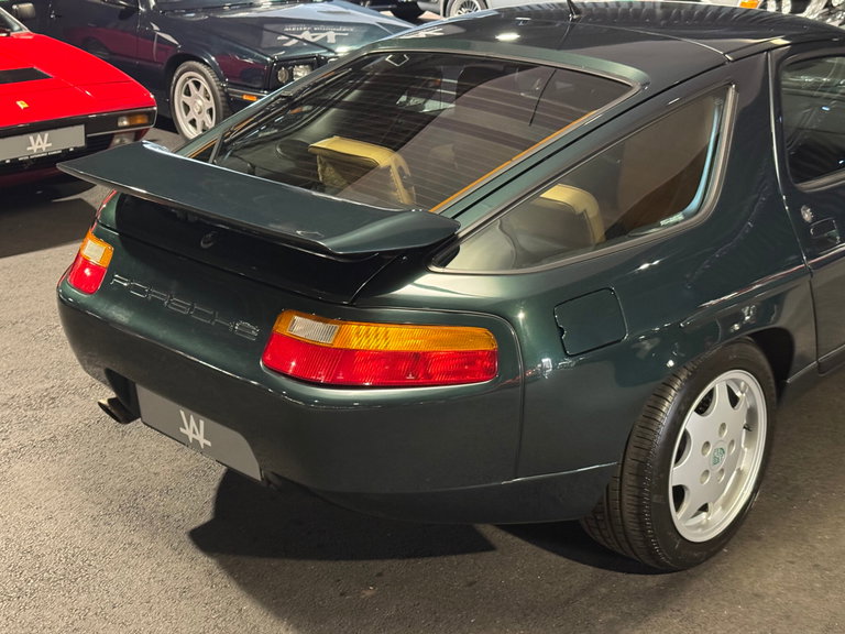 Porsche 928 S4