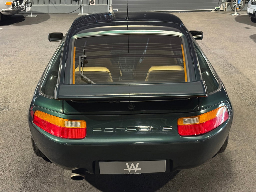 Porsche 928 S4