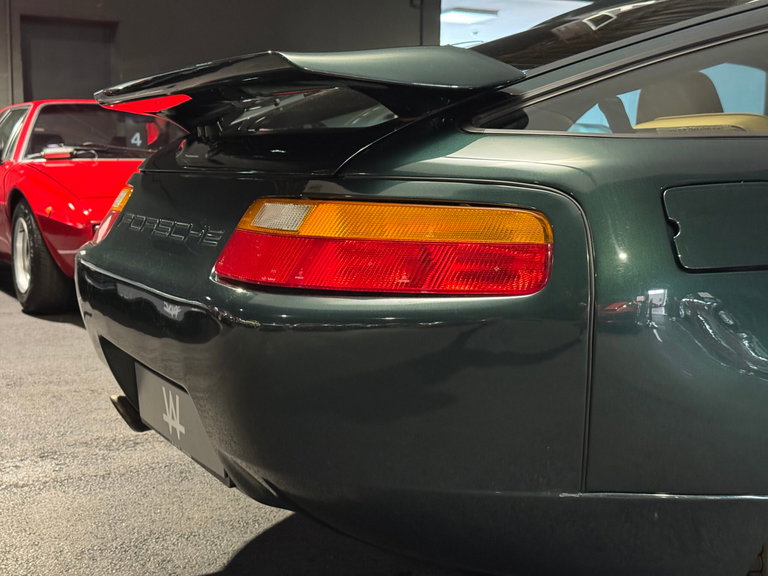 Porsche 928 S4