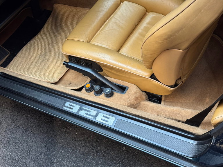 Porsche 928 S4
