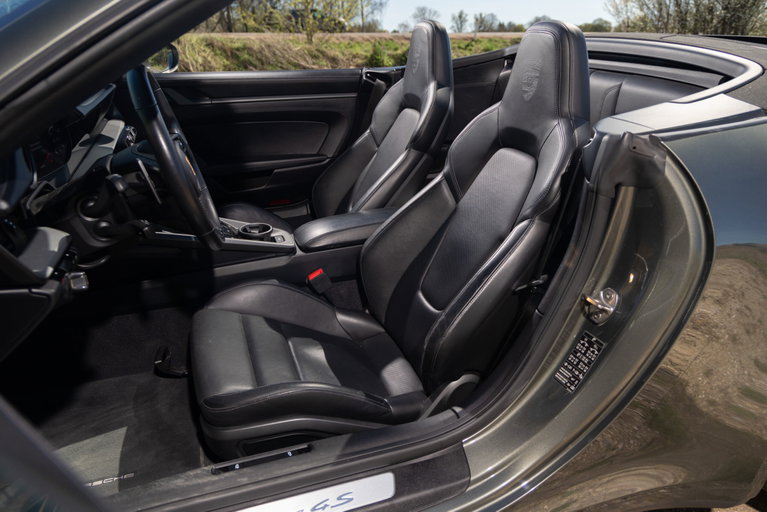 Porsche 992 Carrera 4S
