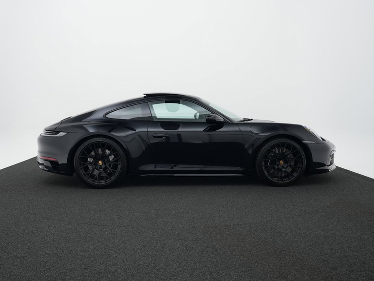 Porsche 992 Carrera 4 GTS