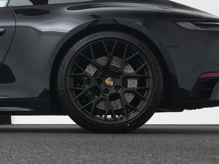 Porsche 992 Carrera 4 GTS