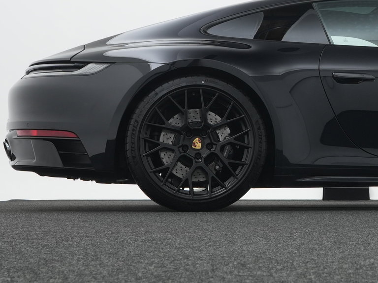 Porsche 992 Carrera 4 GTS