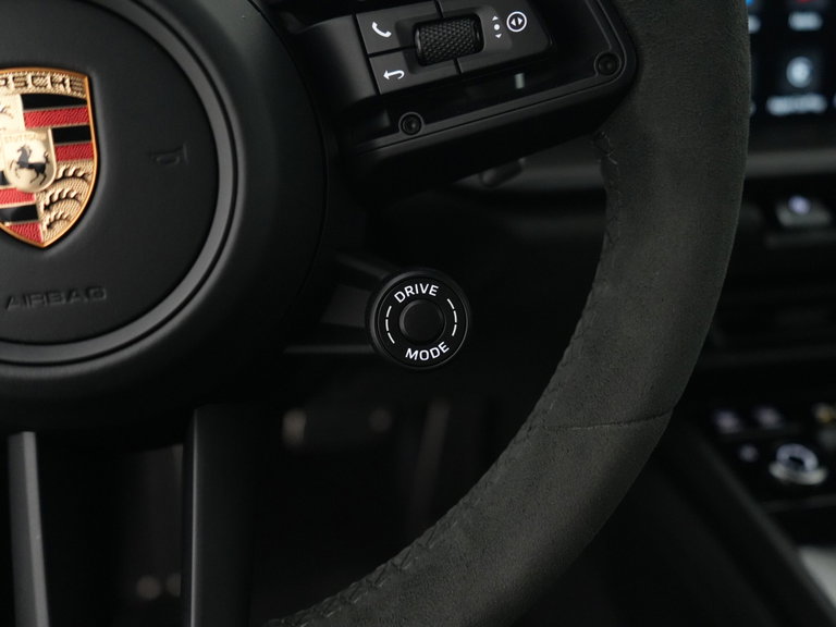 Porsche 992 Carrera 4 GTS