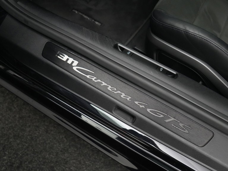 Porsche 992 Carrera 4 GTS