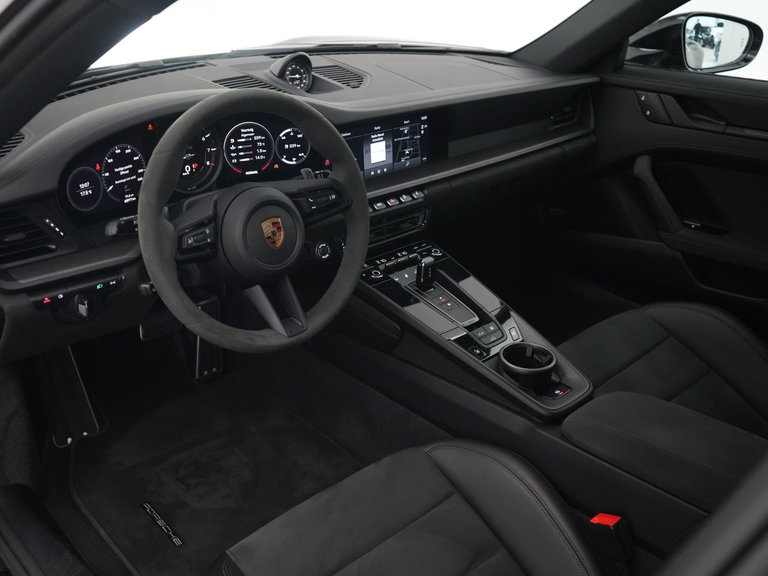 Porsche 992 Carrera 4 GTS
