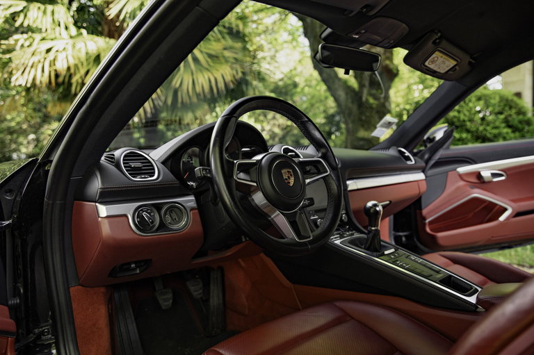 Porsche 718 Cayman