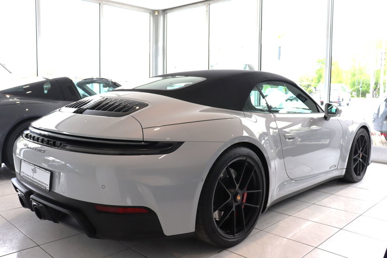 Porsche 992.2 Carrera 4 GTS