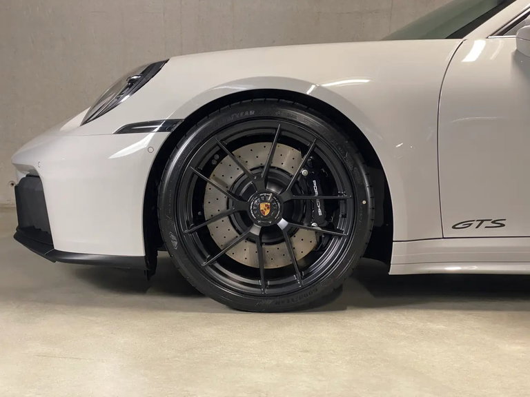 Porsche 992.2 Carrera GTS