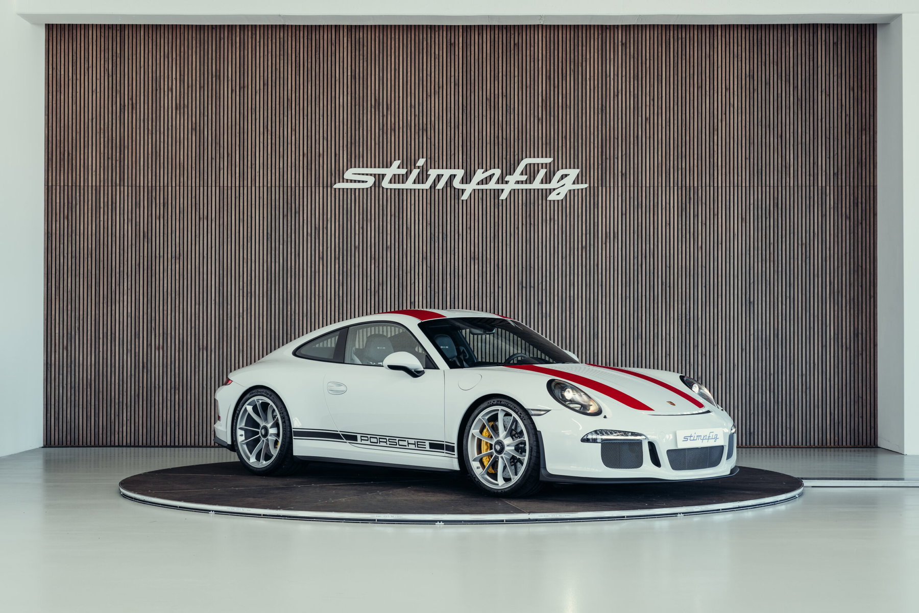 1/43 Porsche 911 R 2016MY ホワイト&レッドストライプ Porsche 911 R 2016 - elferspot.com - Marketplace for Porsche