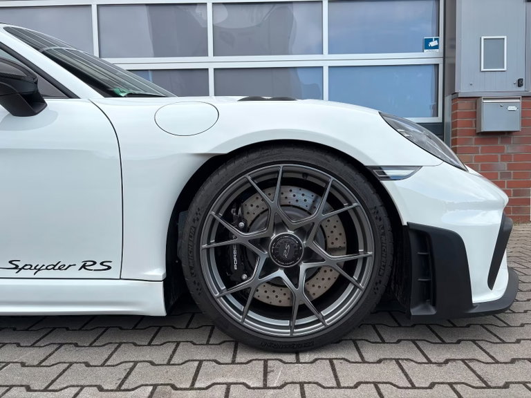 Porsche 718 Spyder RS