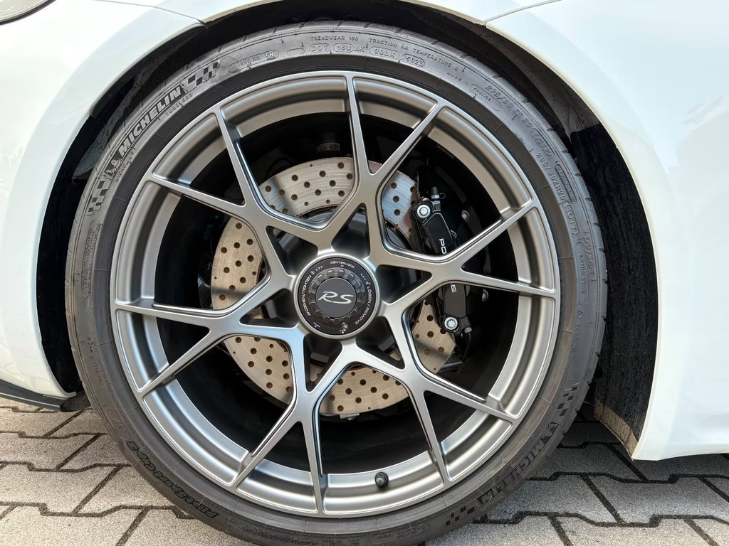 Porsche 718 Spyder RS