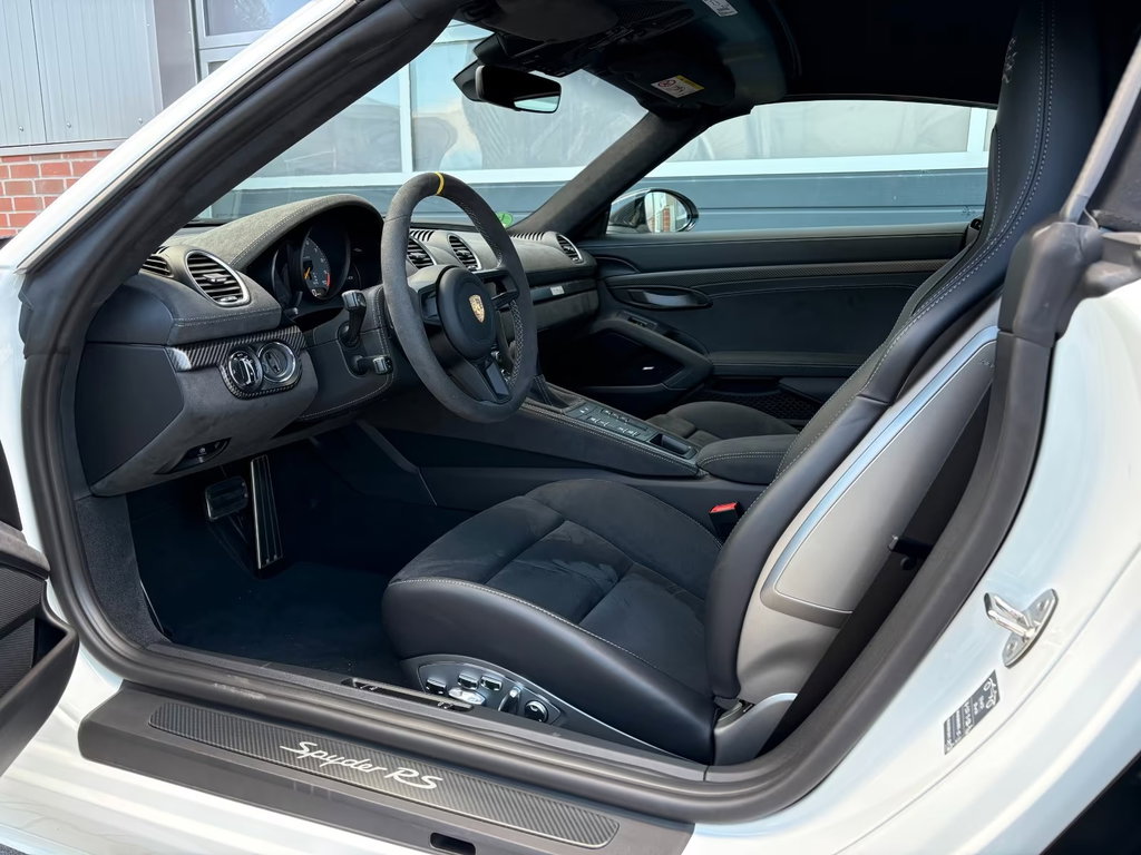 Porsche 718 Spyder RS