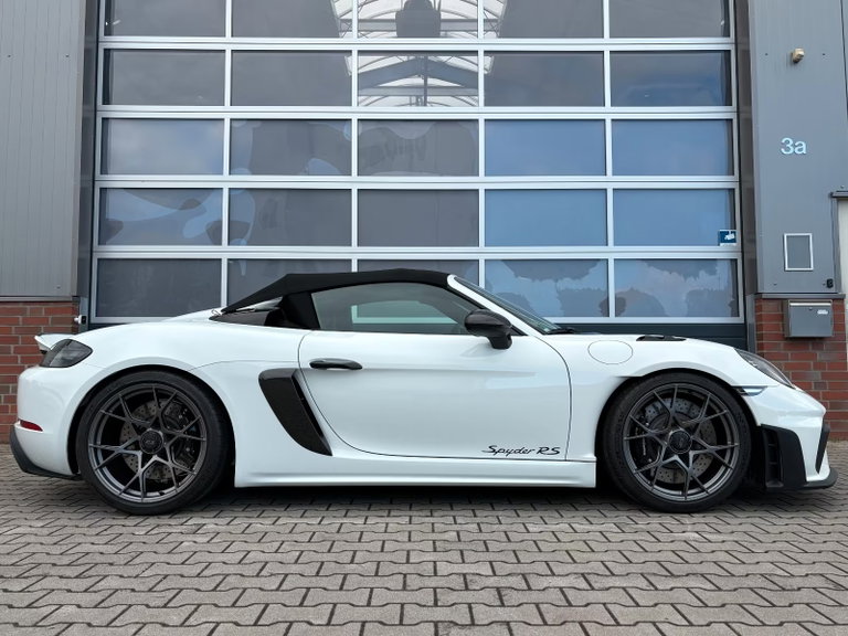 Porsche 718 Spyder RS