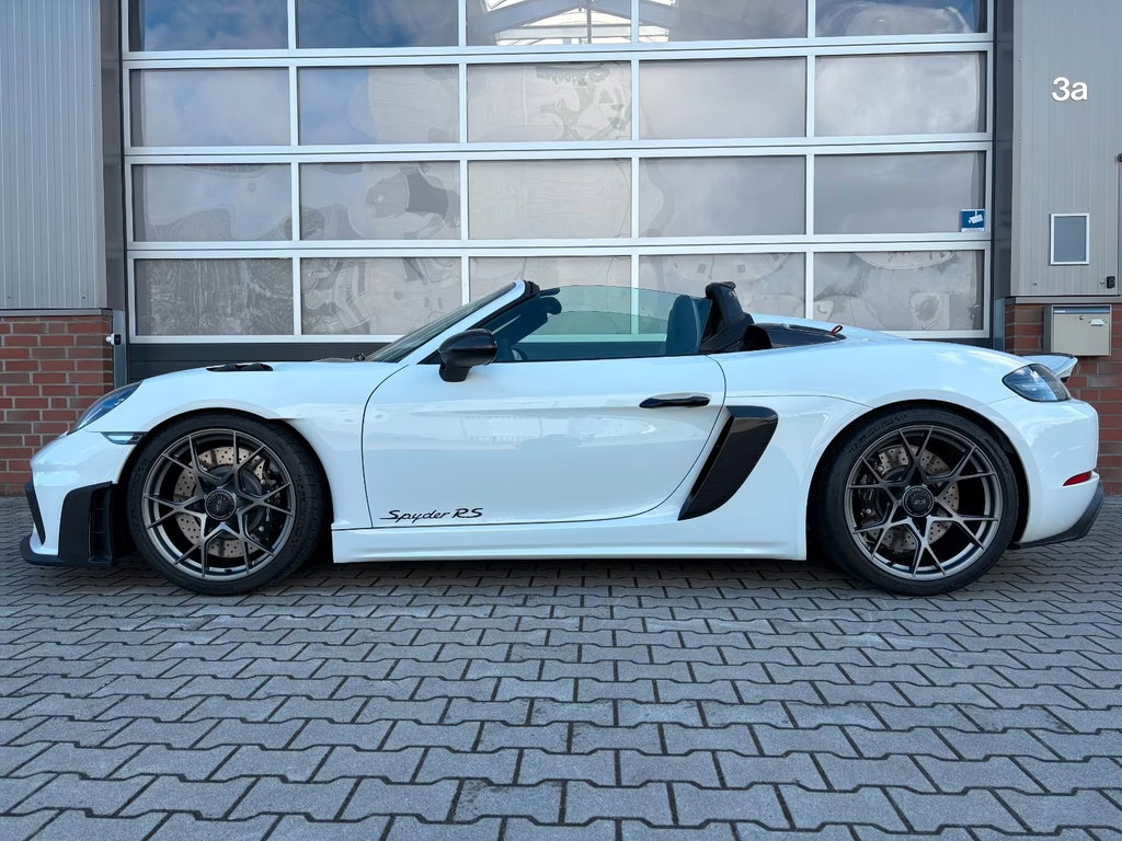 Porsche 718 Spyder RS