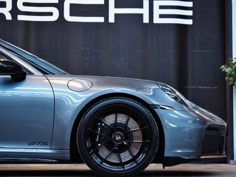 Porsche 992.2 Carrera 4 GTS