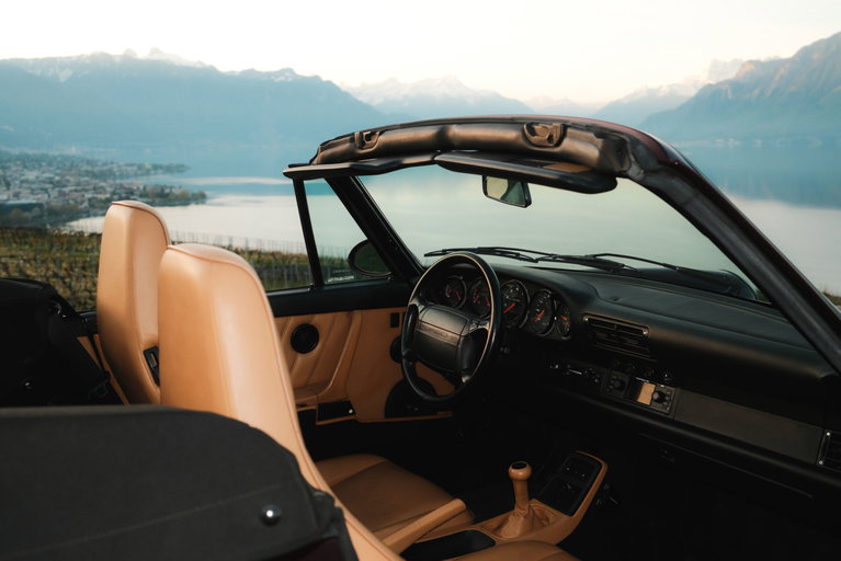 Two WTL Cabriolets in L999 special-order colours – Icons among themselves