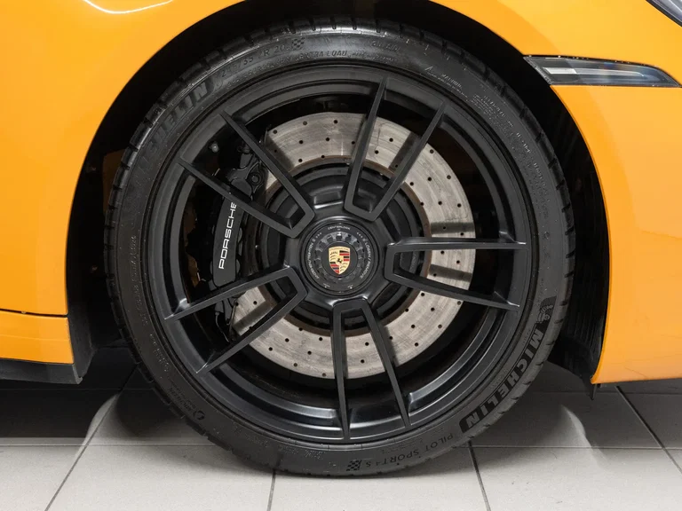 Porsche 992 Carrera GTS