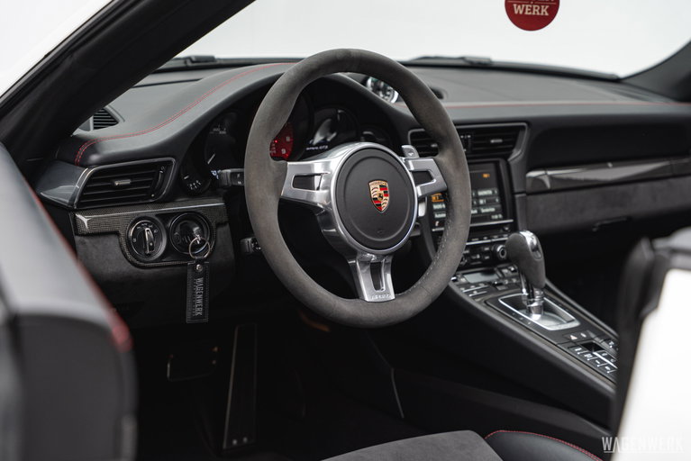 Porsche 991 Carrera GTS