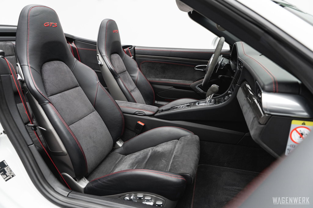 Porsche 991 Carrera GTS