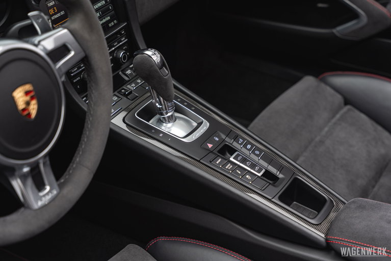 Porsche 991 Carrera GTS