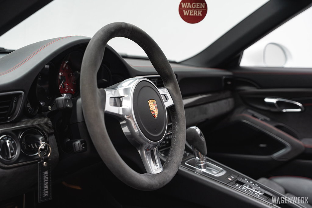 Porsche 991 Carrera GTS