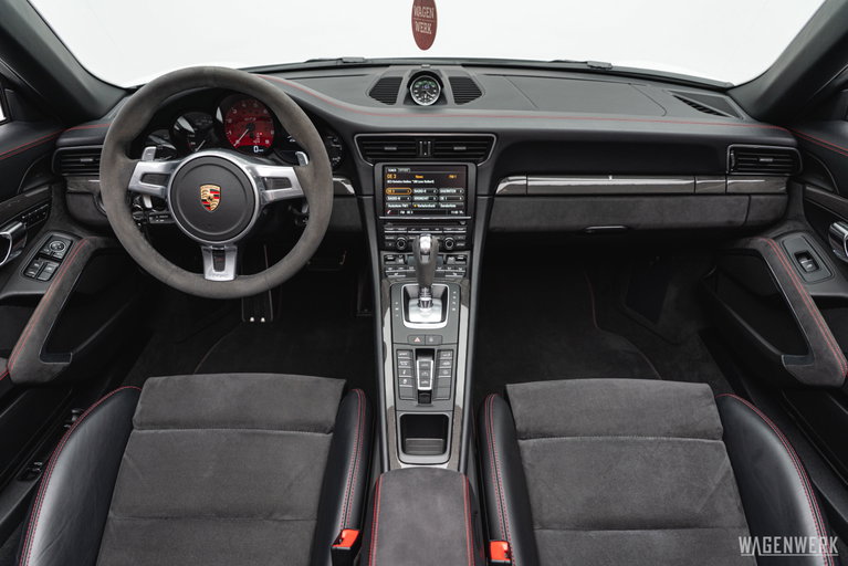 Porsche 991 Carrera GTS