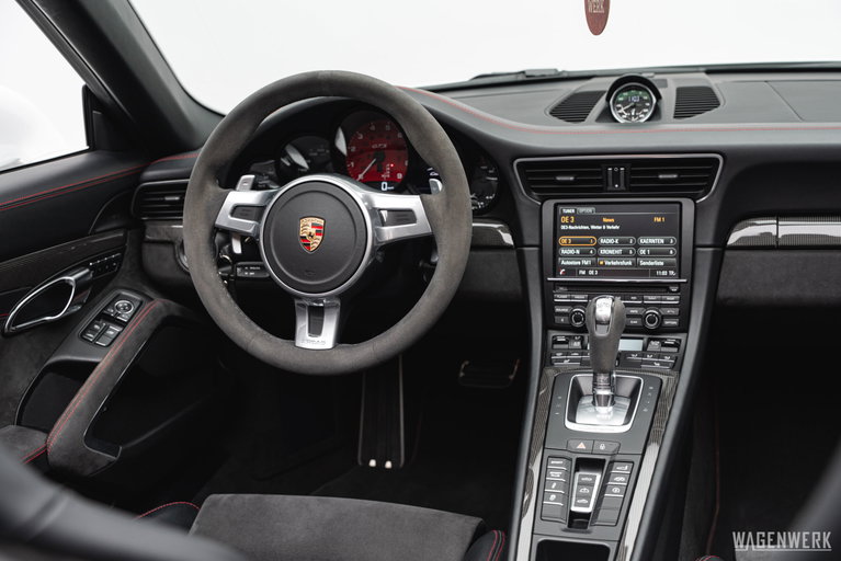Porsche 991 Carrera GTS