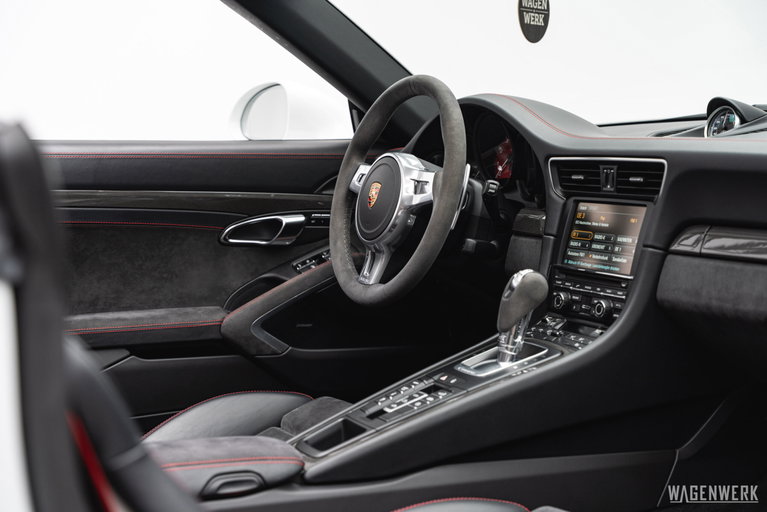 Porsche 991 Carrera GTS
