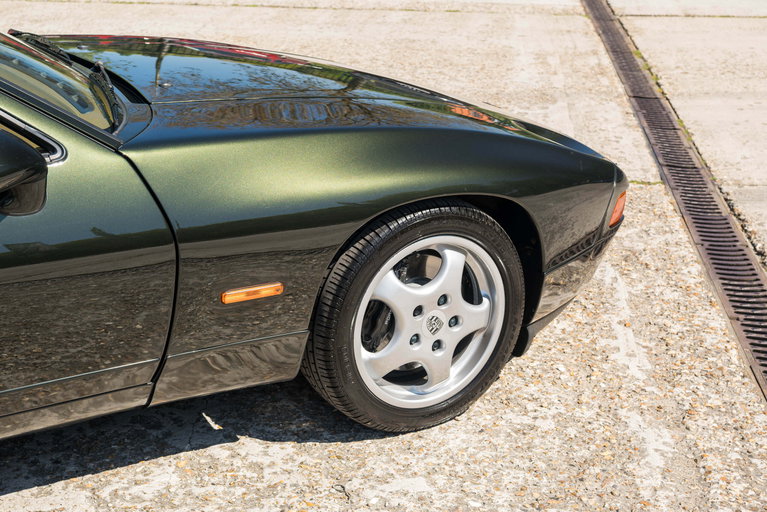 Porsche 928 GTS