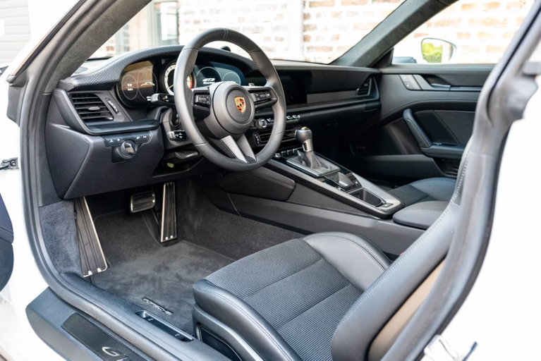 Porsche 992 GT3 Touring
