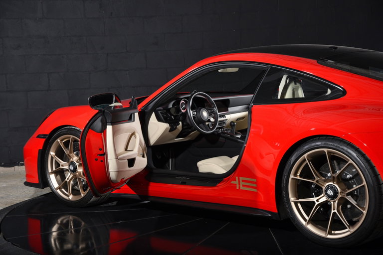 Porsche 992 GT3 Touring