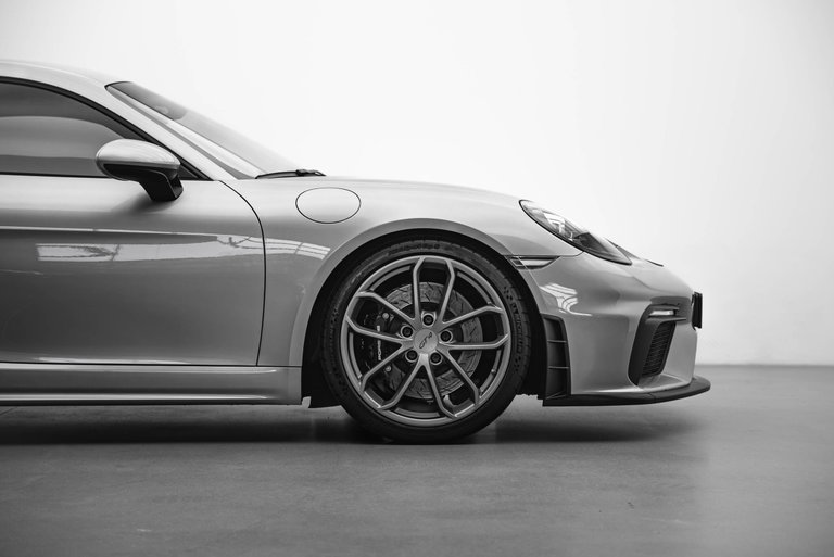 Porsche 718 Cayman GT4