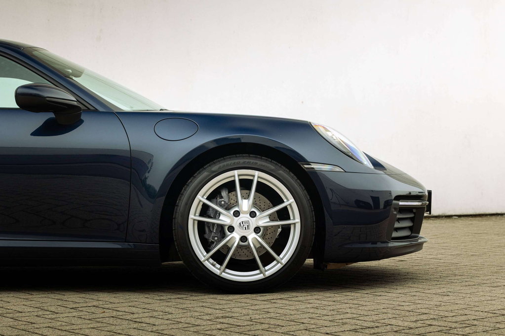 Porsche 992 Carrera