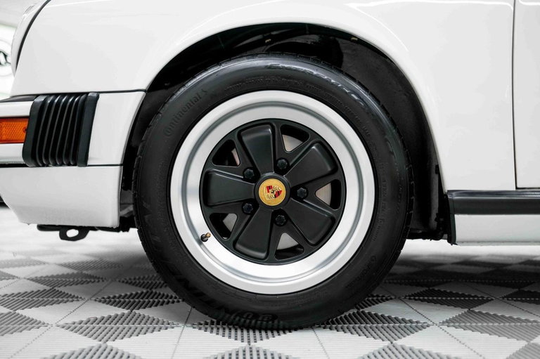Porsche 911 Carrera 3.2