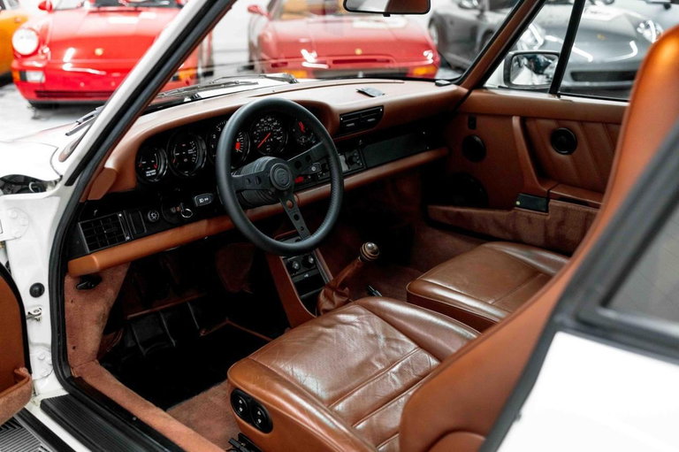 Porsche 911 Carrera 3.2