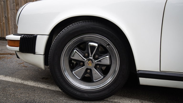 Porsche 911 Carrera 3.2 (US)