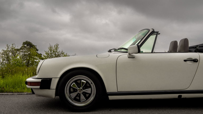 Porsche 911 Carrera 3.2 (US)